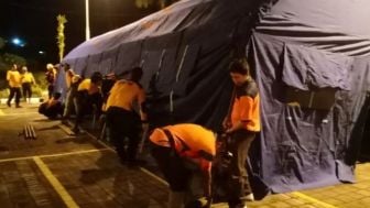 Gerak Cepat, Bupati dan BPBD Karangasem Bangun 2 Tenda Bagi Pasien RSUD Karangasem yang Trauma Akibat Gempa