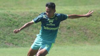 Kembali Merumput Bersama Persib Bandung, Erwin Ramdani Ucapkan Syukur