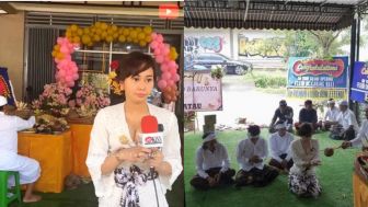 Buka Toko Bunga di Bali, Denise Chariesta Ikuti Upacara Adat Bali, Netizen: Udah Benar Itu Tinggal Mulutnya Dijaga