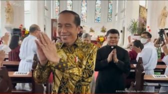 Terharu, Begini Reaksi Umat Muslim Ketika Presiden Jokowi Hadir di Gereja Katederal Bogor Jelang Misa