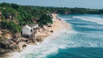 Balangan Beach, Bali: Tempat Ngebir dan Lihat Sunset