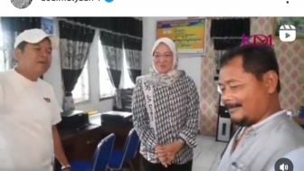 Grebeg Desa! Dedi Mulyadi Bertemu Ambu Anne Saat Sidak Ke Kantor Desa Cijunti?