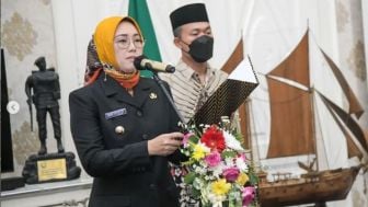 Lalui Tahun Berat hingga Gugatan Cerai, Anne Ratna Akhiri Tahun dengan Doa Massal, Kang Dedi Mulyadi Blusukan