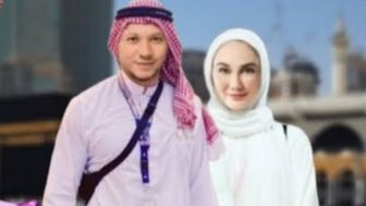 Cek Fakta: Gading Marten Dikabarkan Umroh Bersama Luna Maya