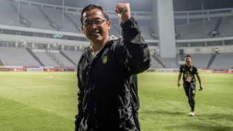 Aji Santoso Beri Tanggapan Soal Punggawa Persebaya Surabaya yang Diisiukan Hengkang: Saya Ketawa Saja