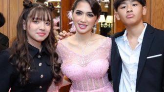 Potret Angel Karamoy Rayakan Ulang Tahun ke-36, Tampil Cantik Dan Imut dengan Dres Mini Berbulu