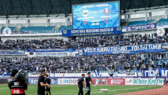 Persib Disanksi atas Spanduk Provokatif Bobotoh, Bagaimana dengan Panser Biru kala PSIS Kontra Arema FC?