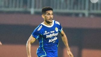 Gelandang Persib Bandung Disebut Bermain Jorok, Doa Terbaik untuk Ricky Kambuaya, Bobotoh Selalu Ada