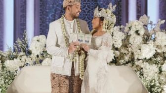 Mempesona, Dirancang Didiet Maulana, Busana Pengantin Kiky Saputri Miliki Makna Mendalam