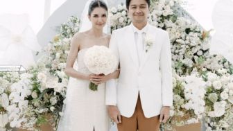 Akhiri Masa Lajang, Mikha Tambayong Cantik Kenakan Gaun Ibunda