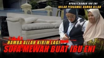 Sempat Misterius, Rupanya Ini Sosok Hamba Allah Yang Belikan Perabotan Mewah Untuk Rumah Bu Eny dan Tiko