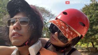 Asik! Berasa Momong Bocah, JK Lakukan Ini ke Denise Chariesta, Netizen: 'Disayang Beruang'