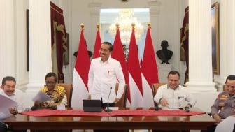 Soal Kanjuruhan, Jokowi Jawab di Lain Waktu dan Ha-ha, Netizen: 135 Nyawa Direspons Ketawa, Luar Biasa Empatinya!