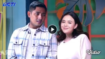 CEK FAKTA: Arya Saloka Menangis di Samping Amanda Manopo saat Bertemu di Acara TV, Teringat Ikatan Cinta?