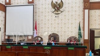 Gembira saat Main Judi, Koruptor Dana Veteran Nangis saat Sidang Tuntutan