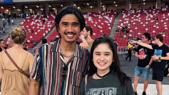 Nonton Konser RHCP, Tissa Biani Terlihat Senang Bisa Foto Bareng Duta SO7