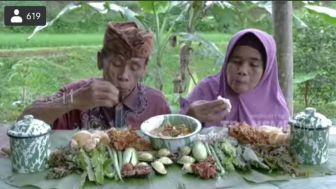 Konten Mukbang Pasangan Lanjut Usia Romantis di Perdesaan Tuai Pro Kontra, Ini Kata Ahli