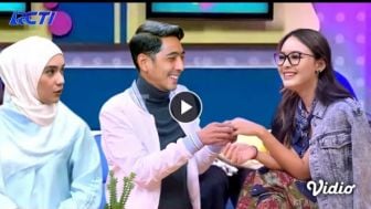 CEK FAKTA: Gemparkan Studio, Arya Saloka Pasang Cincin ke Amanda Manopo, Putri Anne & Mantan Billy Syahputra Sinis