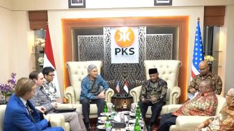 Jokowi dan Prabowo Diminta Waspada Usai Dubes AS Kunjungi PKS Bahas Militer