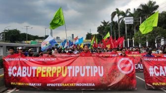 Ribuan Massa Buruh Tani Kepung Gedung DPR RI, Tuntut Cabut Perppu Cipta Kerja