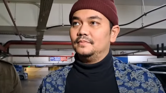 Gokil! Indra Bekti Gunakan Baju Pasien saat Hadiri Insert Fashion Awards? Ini Alasannya