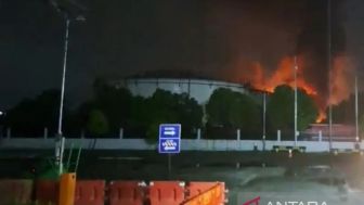 Ngeri! Detik-Detik Kebakaran Depo Pertamina, Warga Dengar Dentuman Keras Hingga Langit Mendadak Gelap