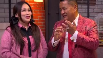 Sindir Mantan Suami Lewat Hotman Paris, Ayu Ting Ting : Dibayar Gak Sama Si Botak Bang?