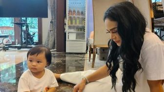 Krisdayanti Telaten Temani Ameena Main, Warganet: Dah Dipanggil Nenek Tapi Masih Kayak ABG