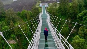 5 Wisata Jembatan Kaca Di Indonesia, Terbaru Ada Di Bromo