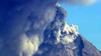 Gunung Merapi Meletus, Ketahui Bahaya Abu Vulkanik Bagi Pernafasan