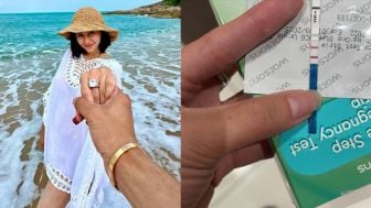 Denise Chariesta Pamer Testpack Garis Dua Positif Hamil, Netizen: 'Sudah Nikah Ternyata'