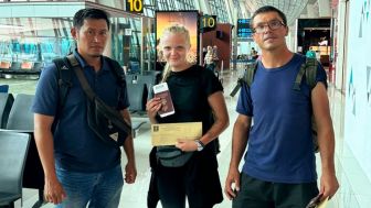 Bali Baik, Bule Bermasalah Diantar Pulang Sampai Bandara
