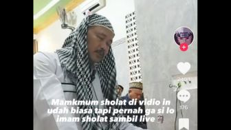 Viral Seorang Imam Live Tiktok saat Pimpin Salat Tarawih sampai Dapat Gift