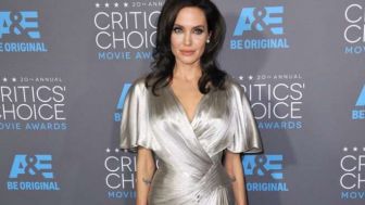 Angelina Jolie Keciduk Makan Siang Bareng Konglomerat Keluarga Rothschild, Pacar Baru?