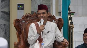 CEK FAKTA: Suasana Rumah Duka Ustadz Abdul Somad, Meninggal Dunia Sebelum Subuh, Benarkah?