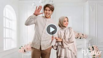 CEK FAKTA: Momen Photoshoot Fuji dan El Rumi Bikin Iri Warganet, Jadi Model Busana Muslim?
