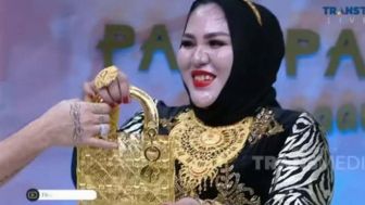 Viral Usai Pamer Beli Tas Emas Rp515 Juta, Mira Hayati Jawab Alasan Suka Beli Emas