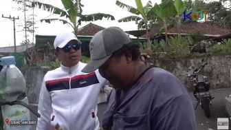 Lagi Serius Dengar Curhatan Tukang Sate, Dedi Mulyadi Tiba-tiba Ngakak Karena Ini