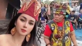 Viral! Kewalahan Hadapi Pasien, Ibu Ida Dayak Kini dibantu Asisten Cantik