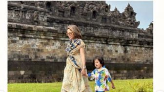 Posting Foto Liburan Bareng Anak, Nikita Mirzani Dijuluki Hot Mom oleh Netizen