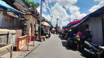 Pemkot Denpasar Perbaiki Jalan Rusak Pasar Kumbasari, Begini Respons Pedagang