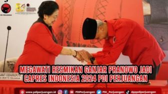 Didampingi Jokowi, Ini Pesan Megawati Saat Pakaikan Ganjar Pranowo Kopiah