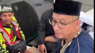 Viral! Berangkat Dengan Menggunakan Sepeda, Pria Asal Indonesia Ini Berhasil sampai di Masjidil Haram