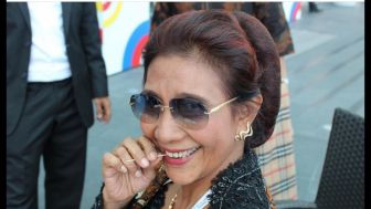 Gak Nyangka! Viral Mantan Menteri Susi Pudjiastuti sampai Minta Rokok ke Warga di Jalanan