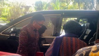 Giri Prasta Satu Mobil Dengan Megawati Soekarnoputri
