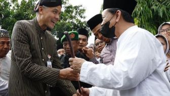 Setelah Gus Baha, Politikus PDIP Ganjar Pranowo Lanjut ke Kyai Munif Zuhri, Politik Identitas?