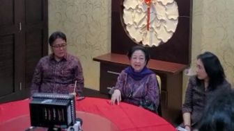 Giri Prasta - Bintang Duduk Semeja dengan Megawati Soekarnoputri, Paket Gubernur Bali 2024?