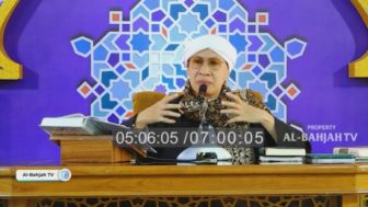 Benarkah Hubungan Suami-Istri Dilarang Telanjang dalam Islam? Begini Penjelasan Buya Yahya