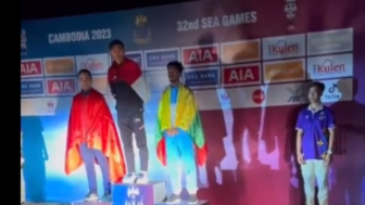 Penyerahan Medali SEA Games 2023 Dibantu Lampu Mobil, Warganet: Kaya acara kelurahan