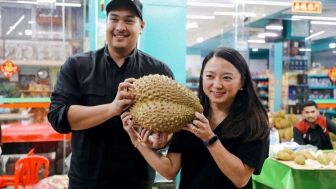 Bukan Cuma Hadiri SEA Games 2023, Dito Ariotedjo berburu Durian Bareng Menteri Malaysia